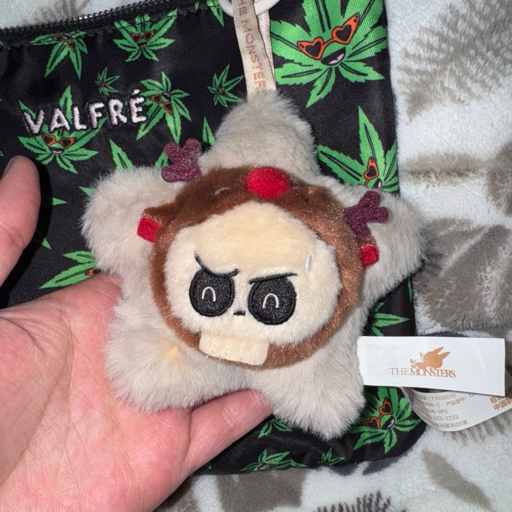 LABUBU POP MART The Monsters Classic Plush Pendant Glow-in-Dark
-TYCOON